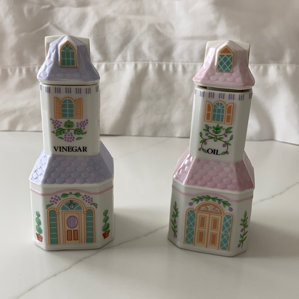 The Lenox Oil and Vinegar set -new condition